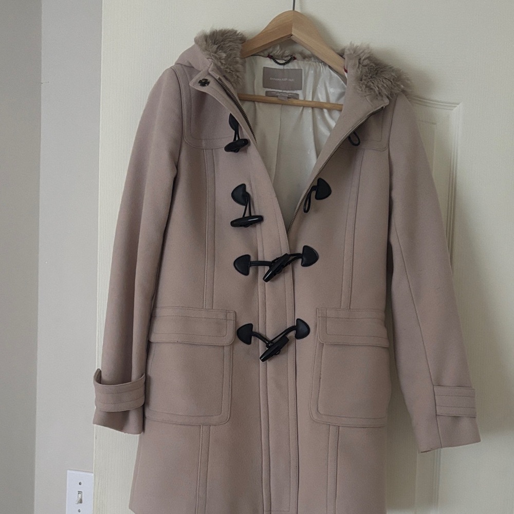 Banana Republic Beige Coat with Faux Fur Hood
Made with Italian fabric